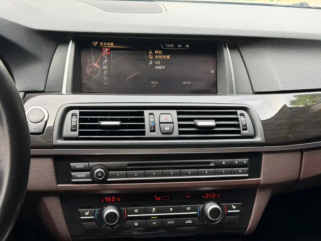 BMW 5 Series 2016 — фото 14