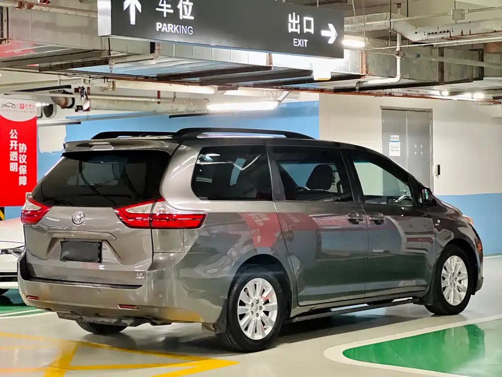 Toyota Sienna 2017 — фото 16