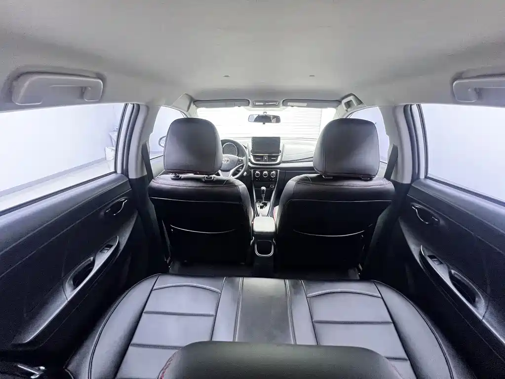 Toyota Yaris L 2022 — фото 16