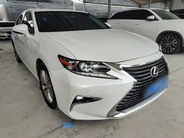 Lexus ES 2016
