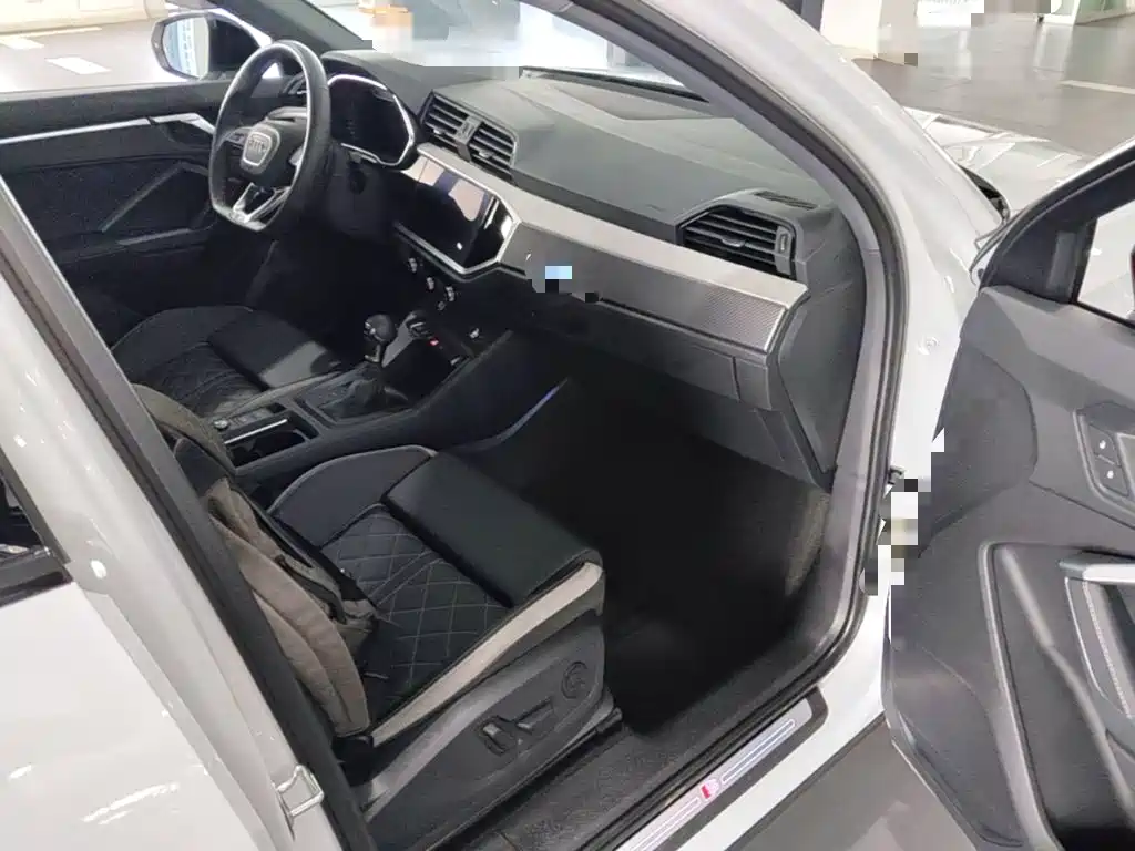 Audi Q3 Sportback 2025 — фото 11