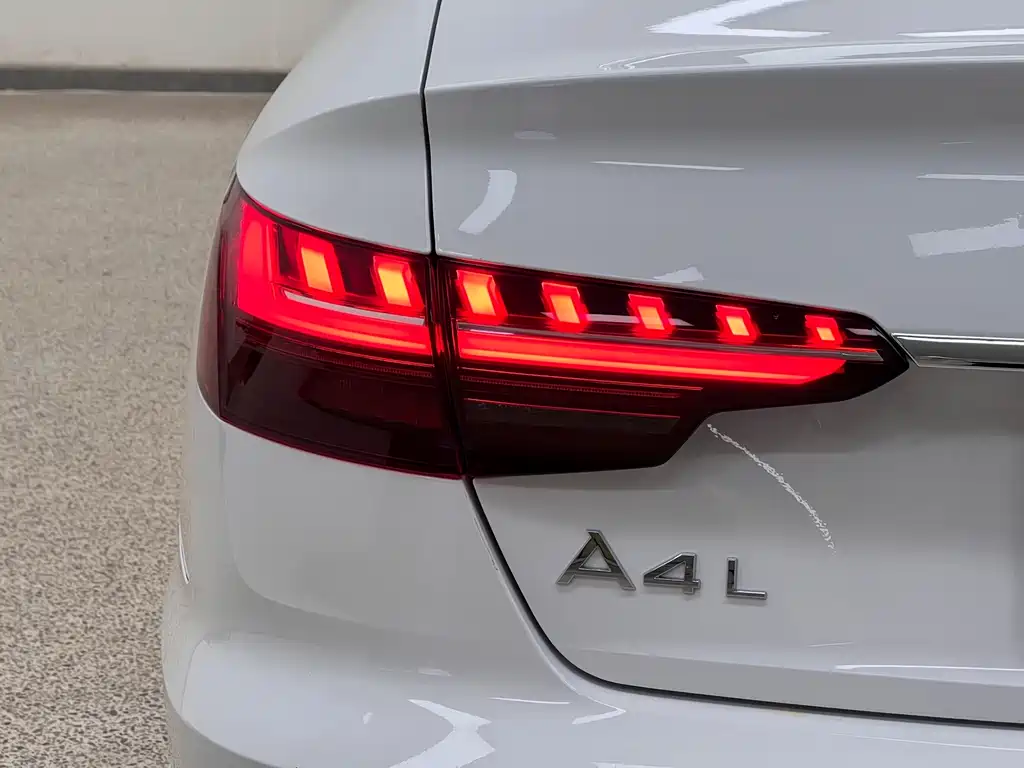 Audi A4L 2020 — фото 11