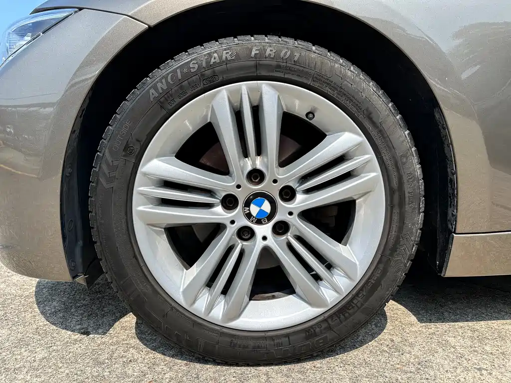 BMW 3 Series 2019 — фото 20