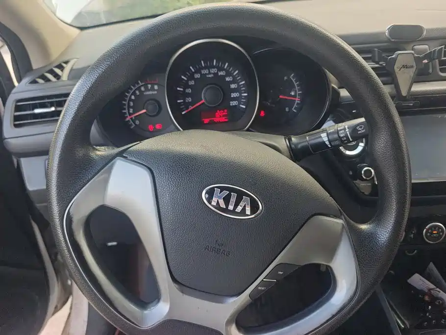 Kia K2 2015 — фото 15