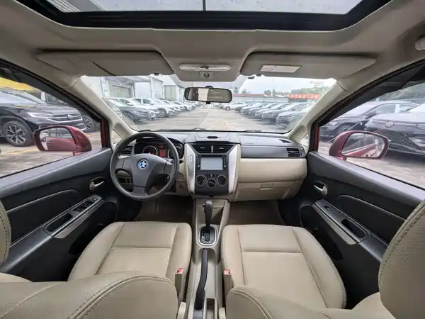 Venucia R50 2014