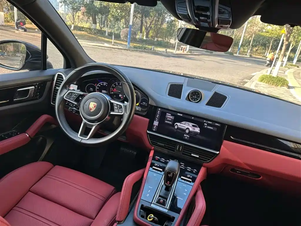 Porsche Cayenne 2019 — фото 10