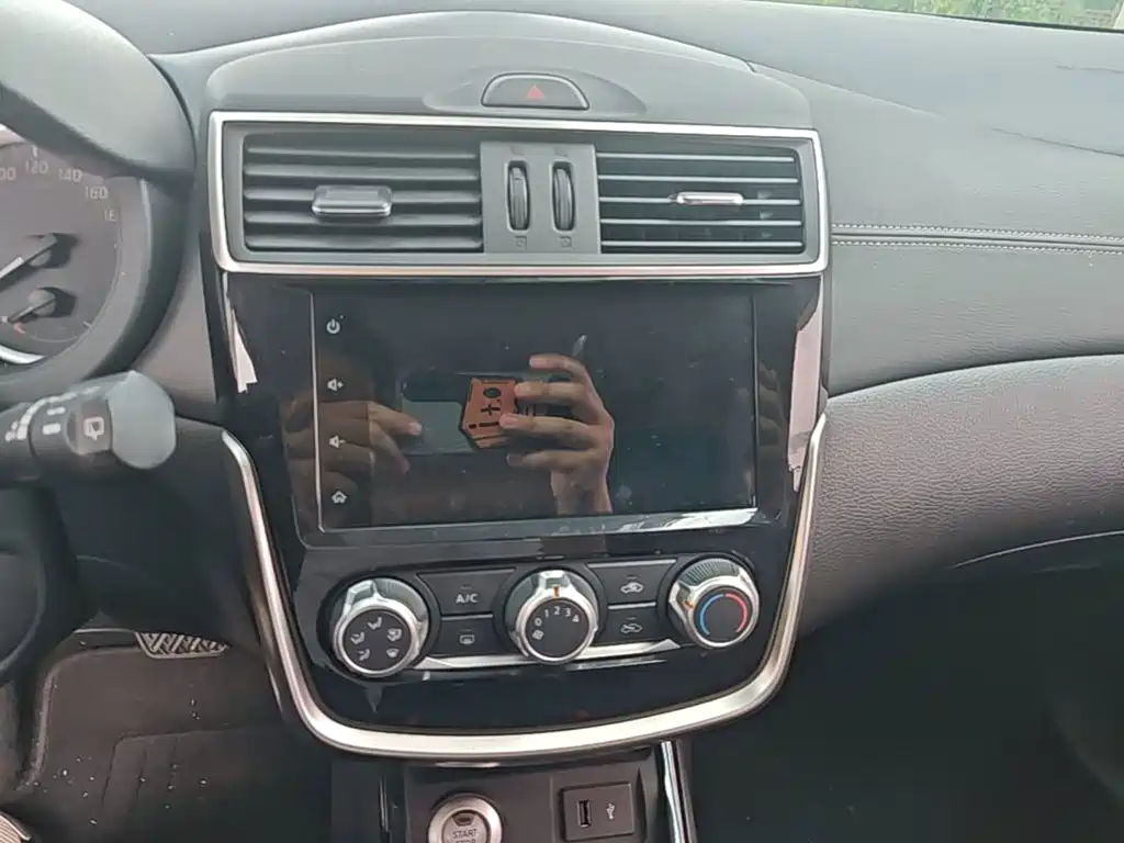Nissan Tiida 2019 — фото 13