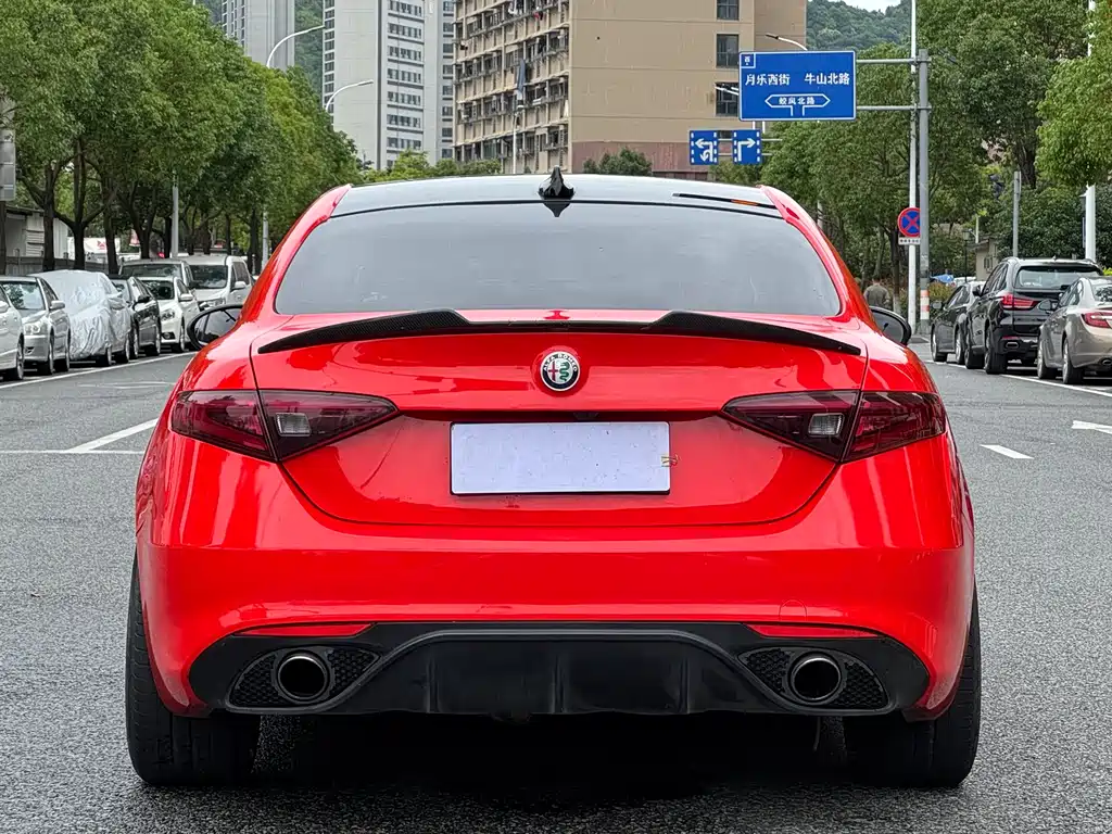 Alfa Romeo Giulia 2017 — фото 5