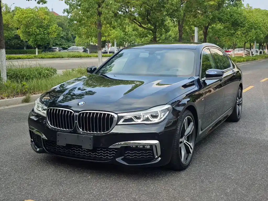 BMW 7 Series 2018 — фото 1