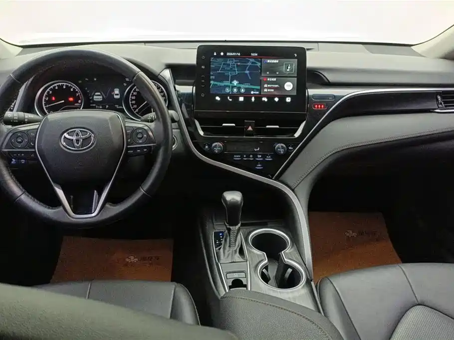 Toyota Camry 2023 — фото 12