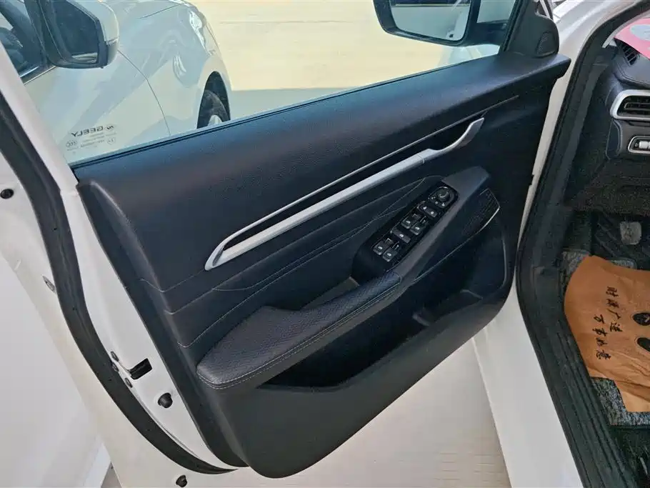 Geely Emgrand 2023