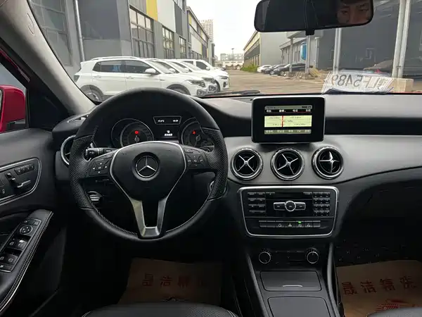 Mercedes-Benz GLA 2015