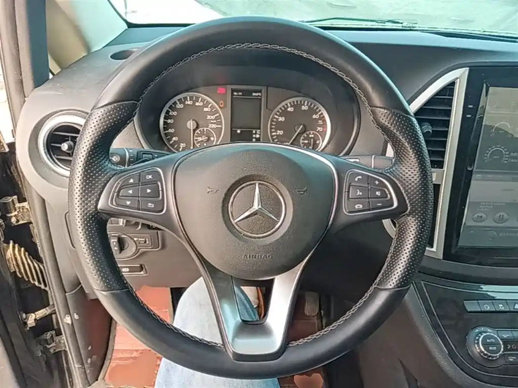 Mercedes-Benz Vito 2017 — фото 11