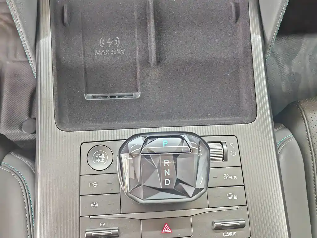 BYD Song L DM-i 2025 — фото 11