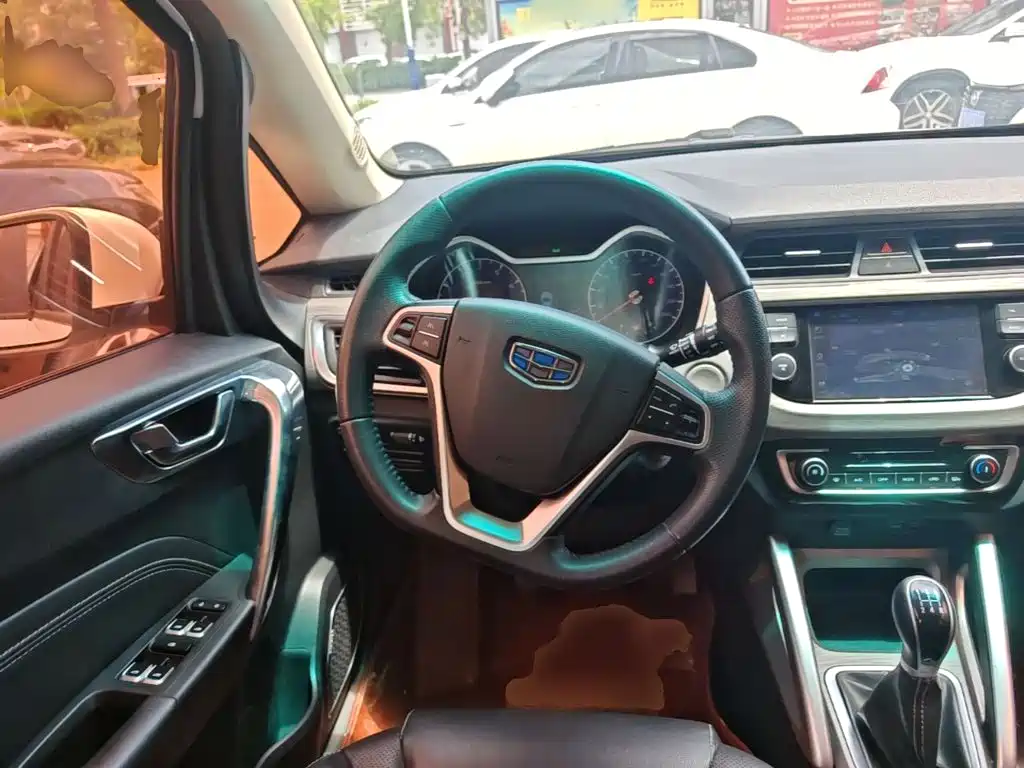 Geely Vision X3 2017 — фото 11