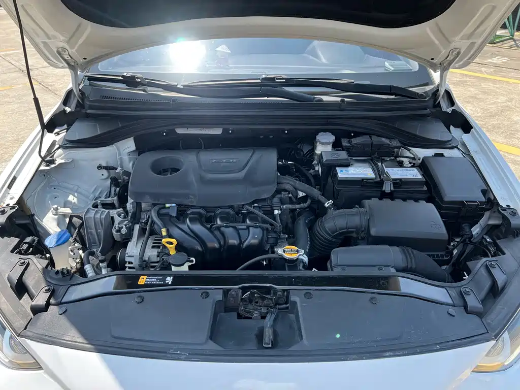 Hyundai Elantra 2019 — фото 12