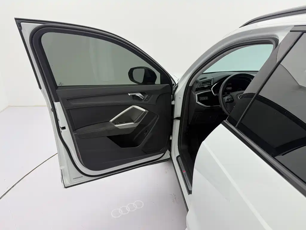 Audi Q3 2022 — фото 23