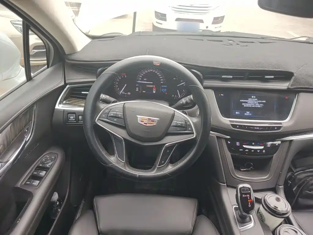 Cadillac XT5 2016 — фото 11