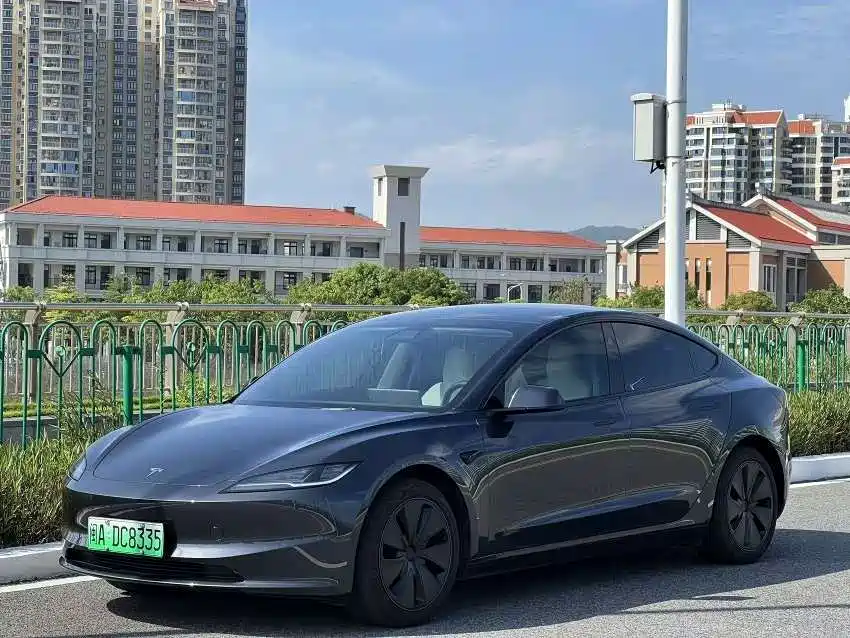 Tesla Model 3 2025 — фото 1