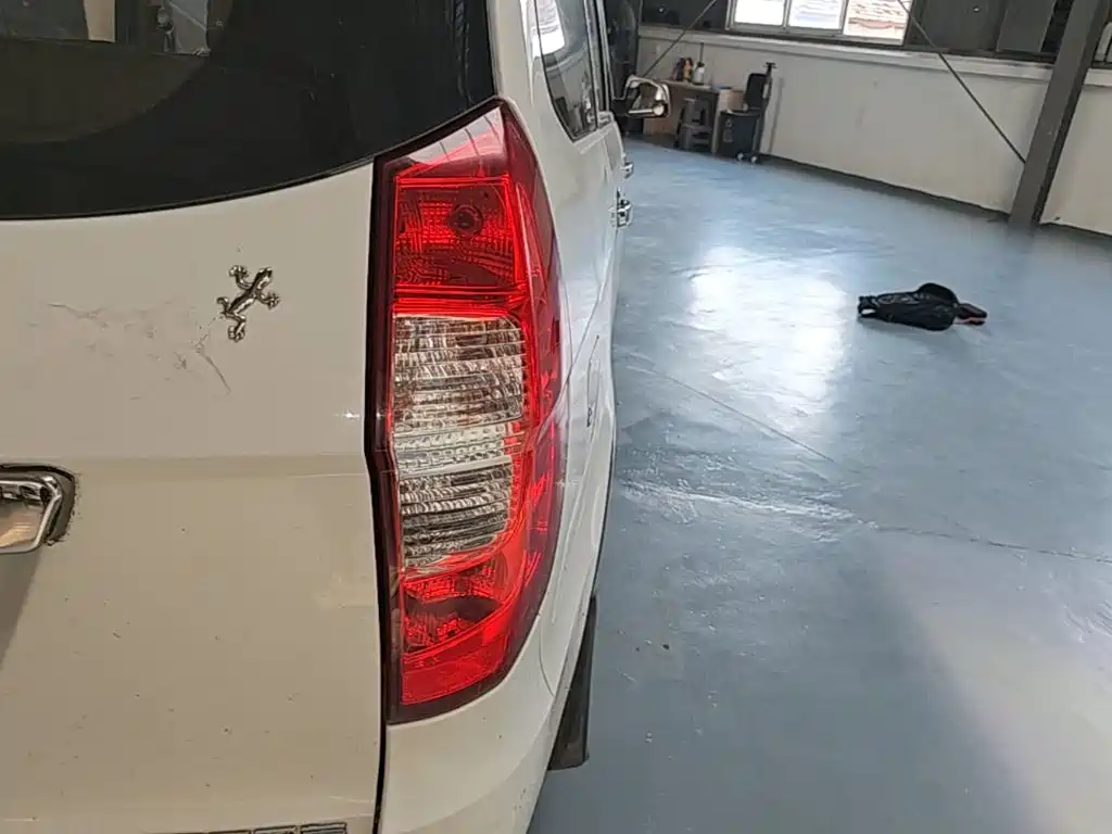 Wuling Hongguang 2015 — фото 24