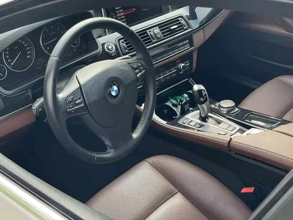 BMW 5 Series 2016 — фото 12