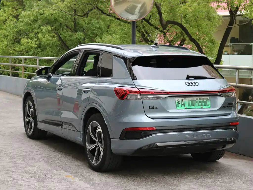Audi Q4 e-tron 2023 — фото 3