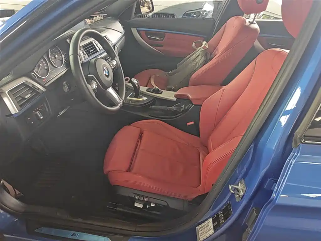 BMW 3 Series 2019 — фото 11