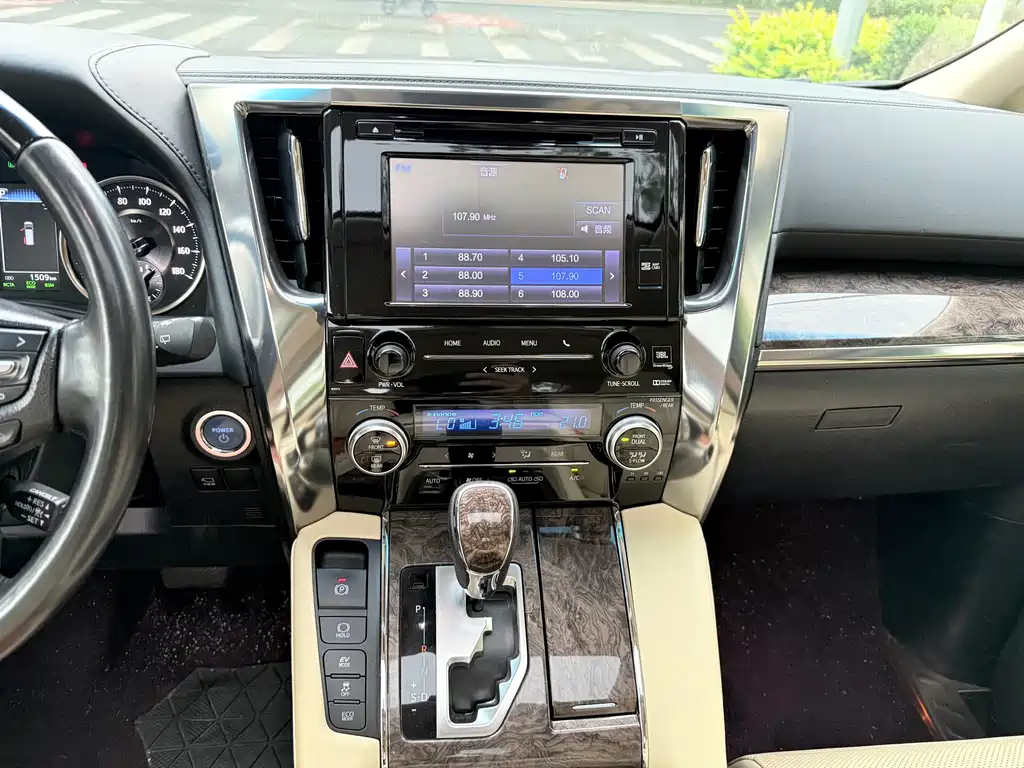 Toyota Alphard 2020 — фото 16