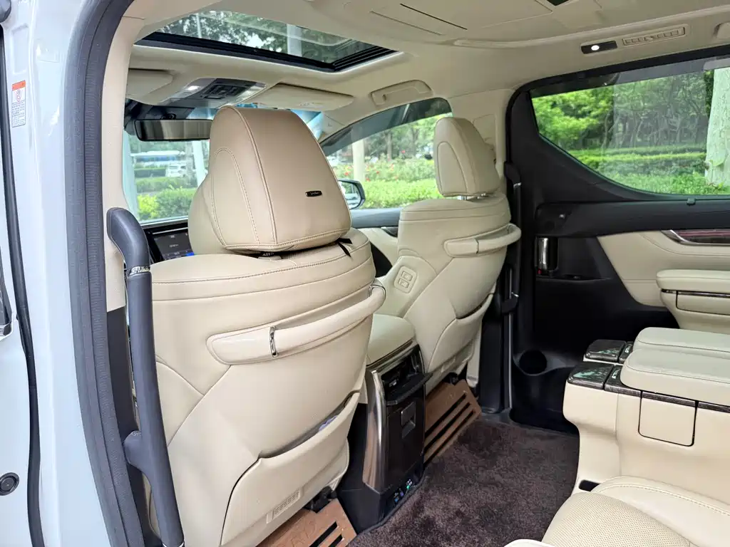 Toyota Alphard 2020 — фото 20