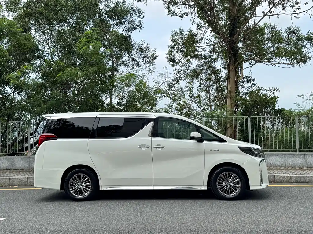 Toyota Alphard 2022 — фото 7