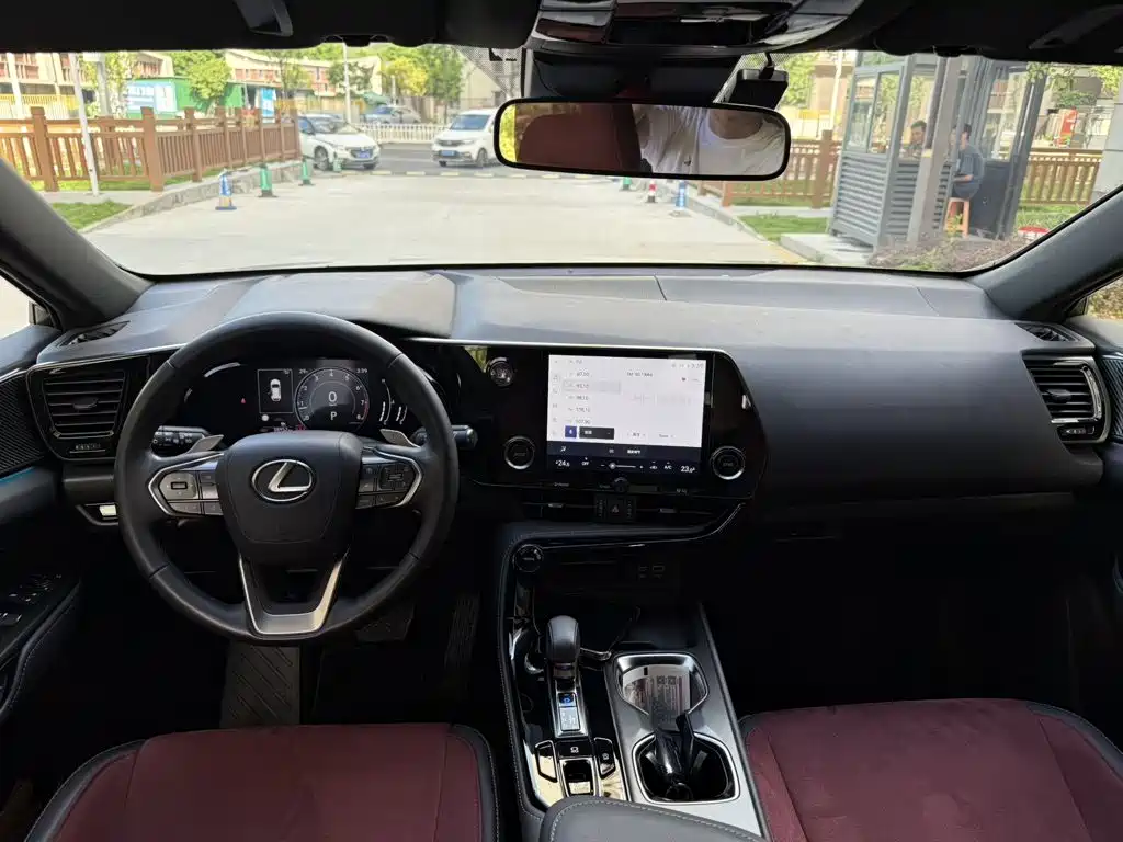 Lexus NX 2024