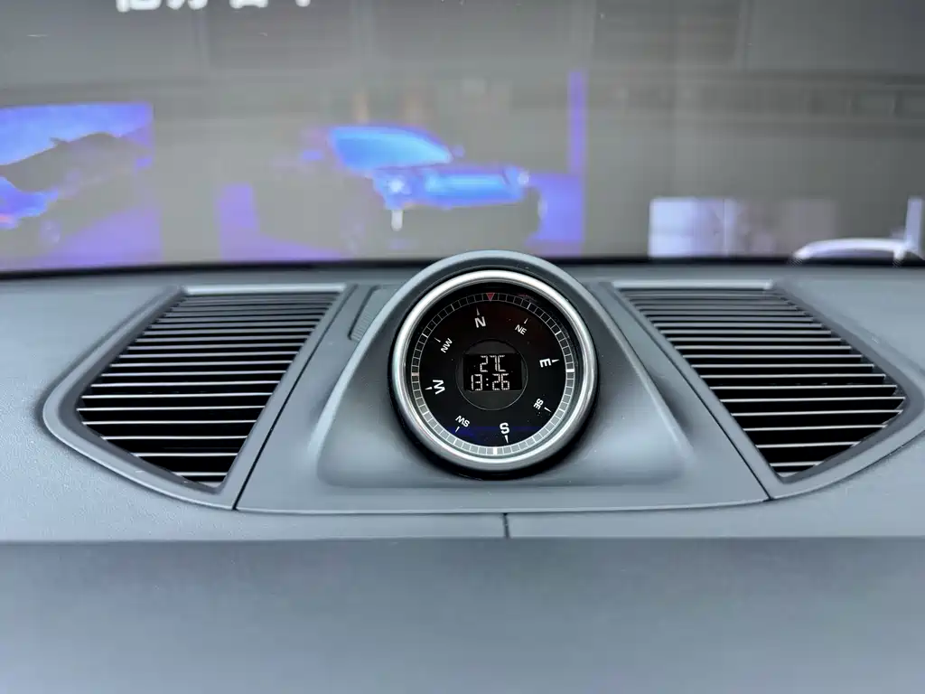 Porsche Macan 2021 — фото 11