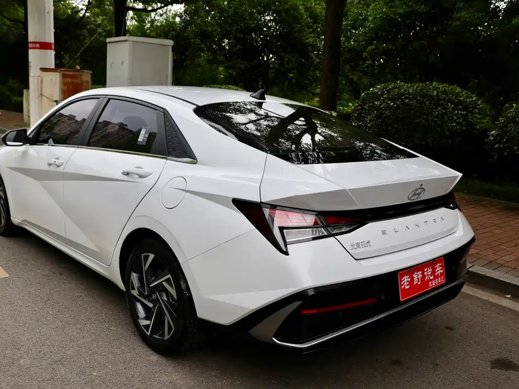 Hyundai Elantra 2023
