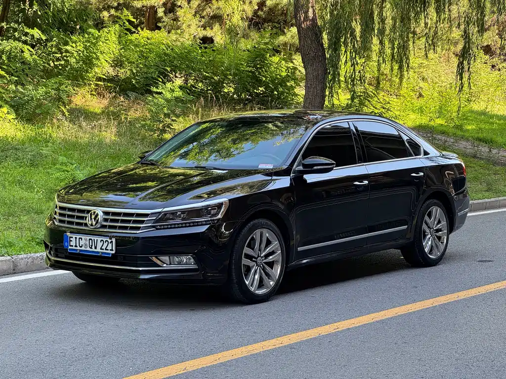 Volkswagen Passat 2018 — фото 1
