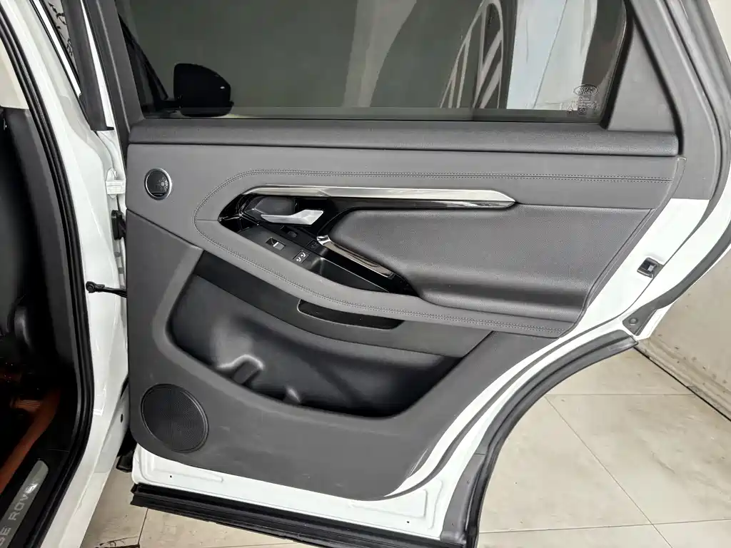 Land Rover Range Rover Evoque 2023 — фото 22