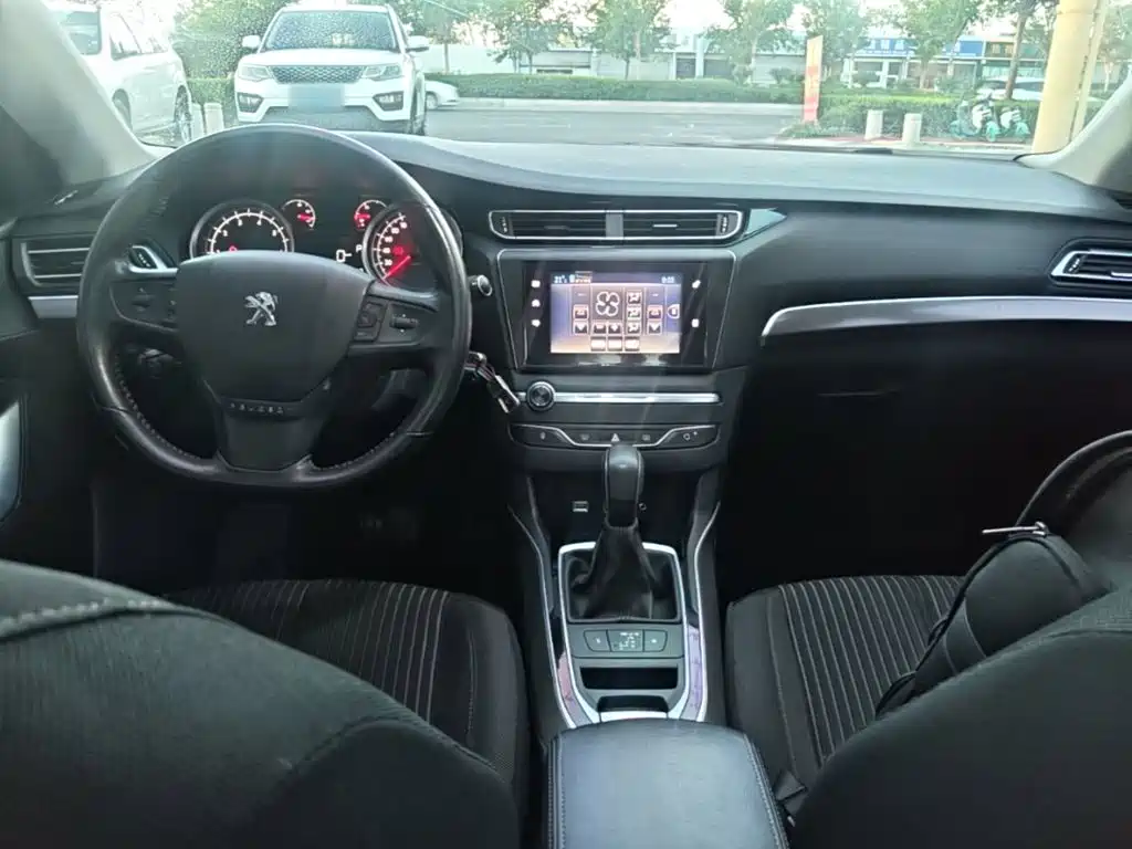 Peugeot 408 2016 — фото 10