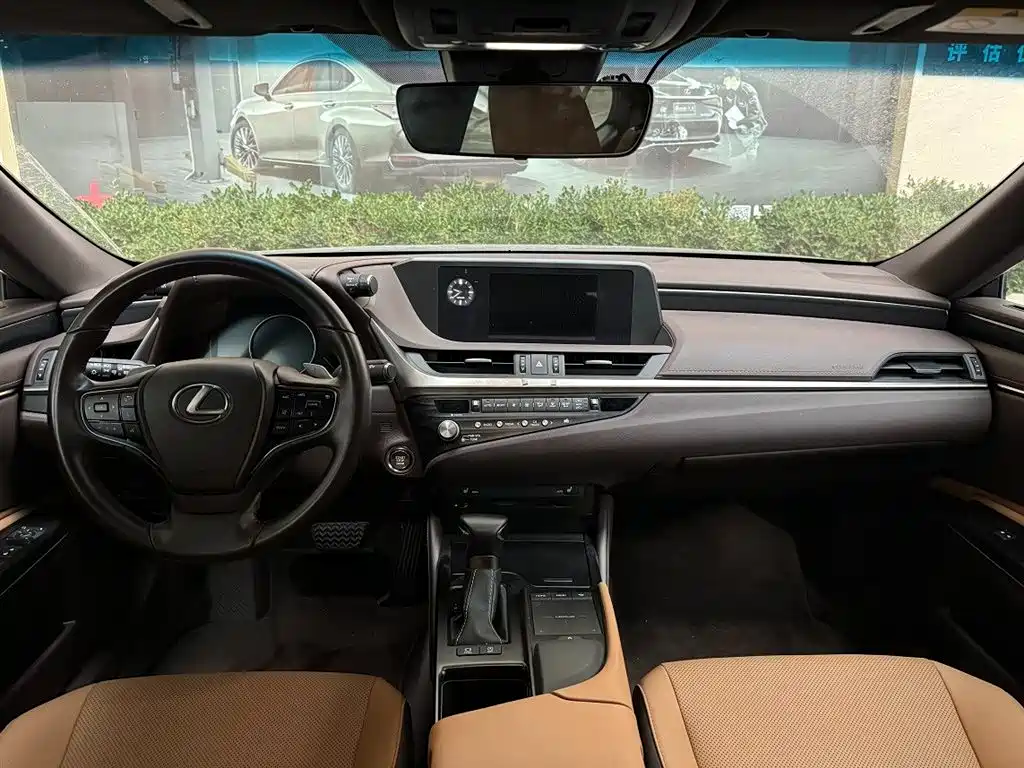 Lexus ES 2021 — фото 13
