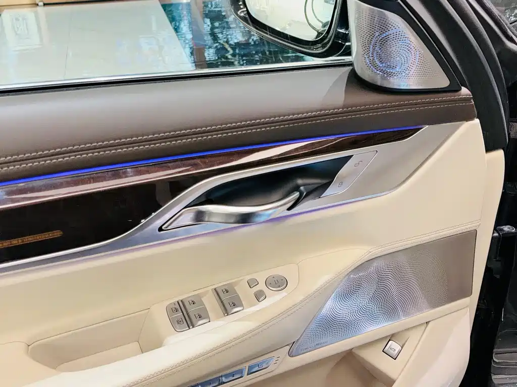 BMW 7 Series 2017 — фото 14