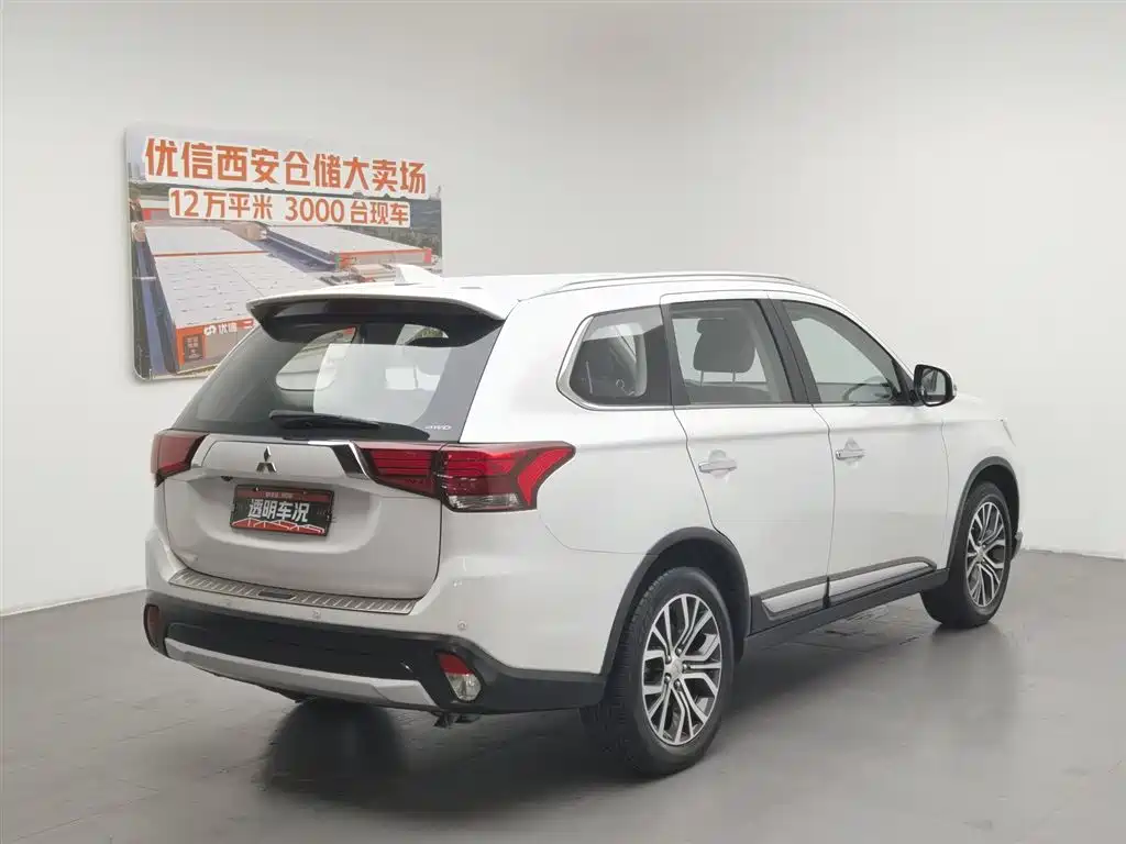Mitsubishi Outlander 2018 — фото 2