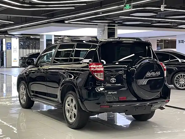 Toyota RAV4 2011