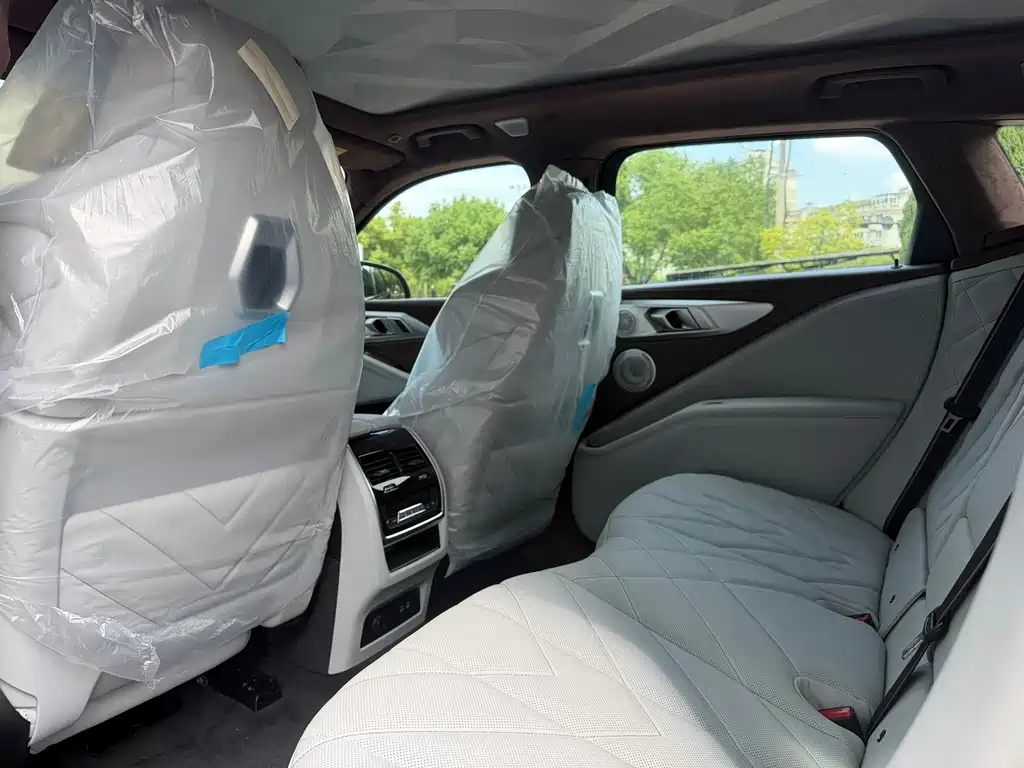 BMW XM 2023 — фото 15