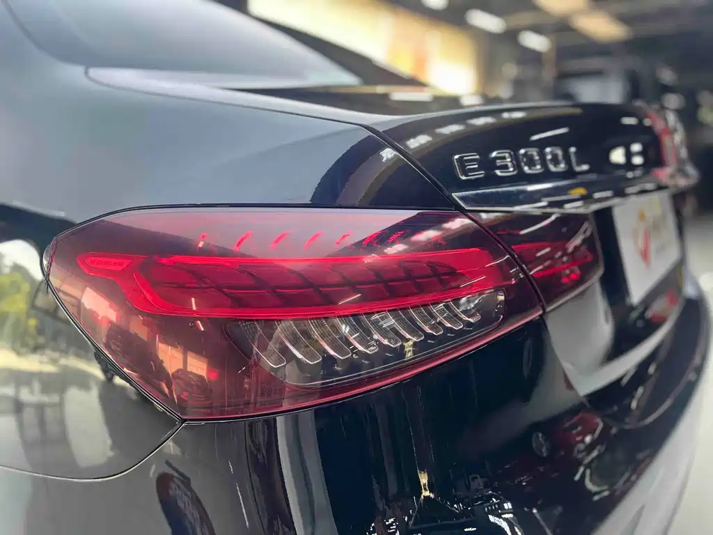 Mercedes-Benz E-Class 2023 — фото 8