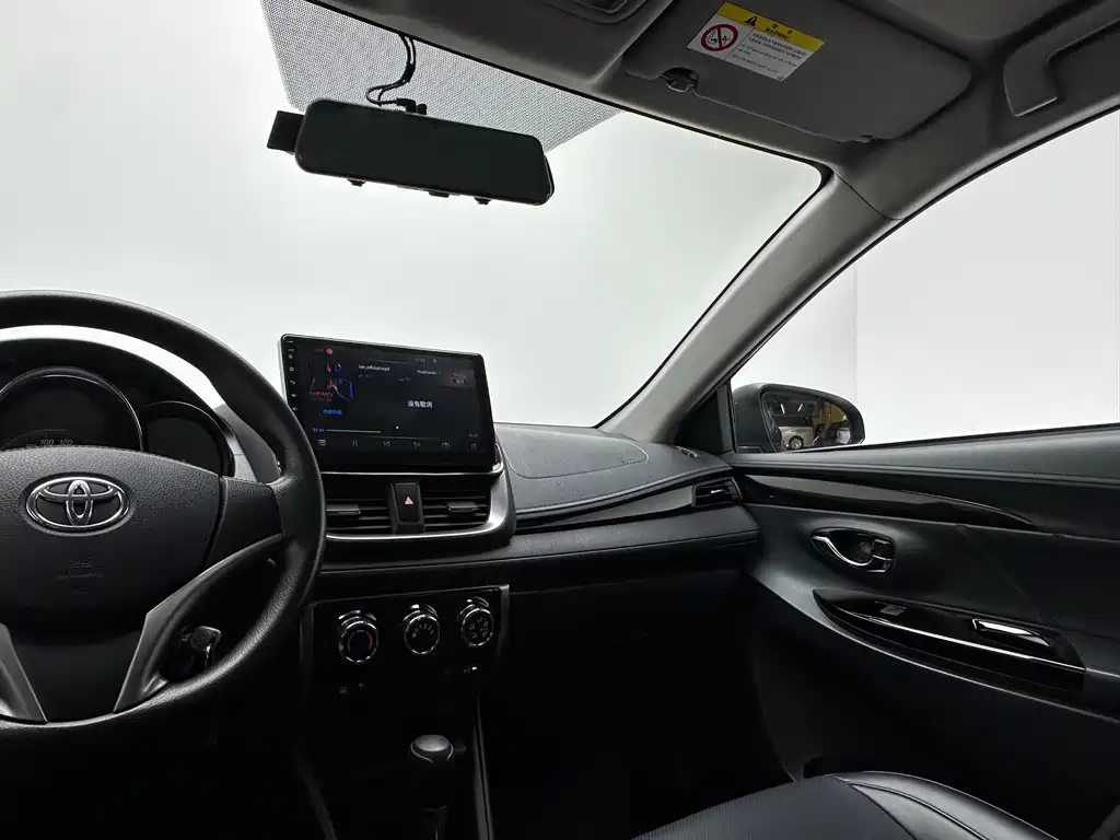 Toyota Yaris L 2021 — фото 14