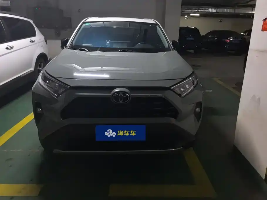 Toyota RAV4 2019 — фото 2