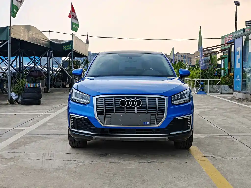 Audi Q2L E-Tron 2021 — фото 2