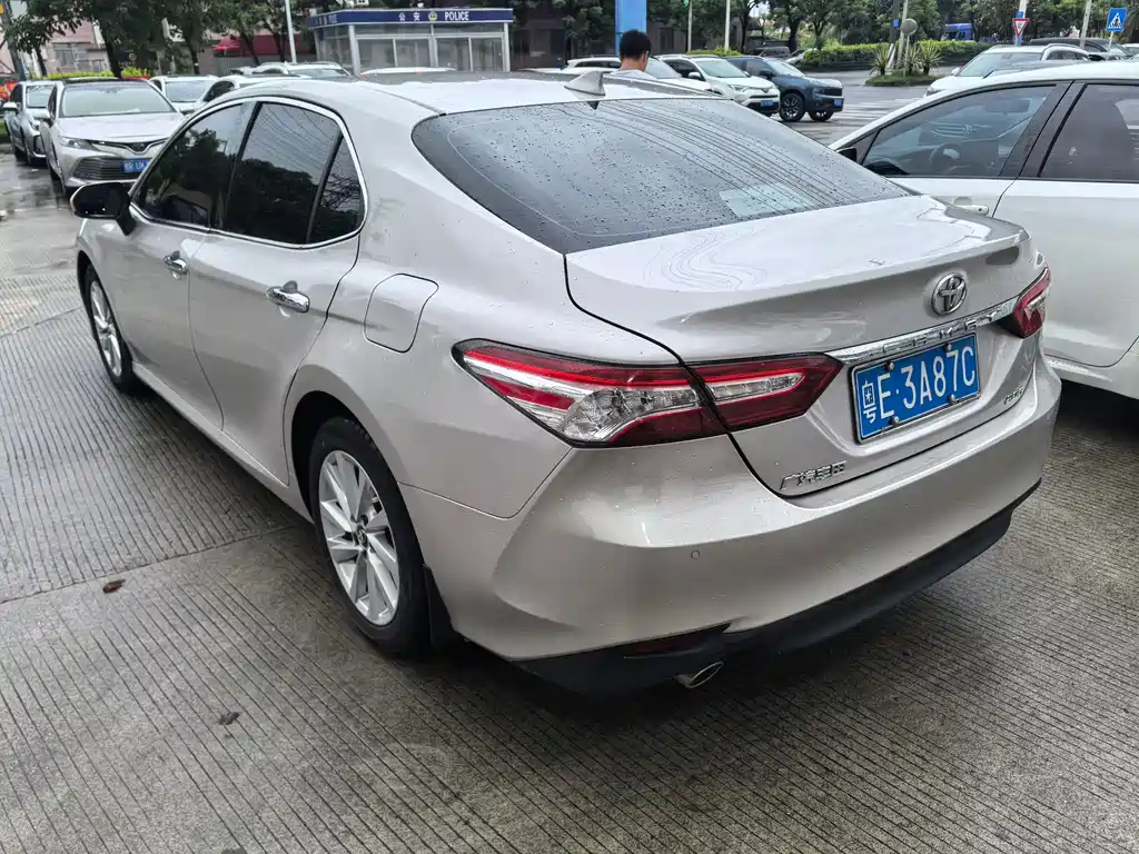 Toyota Camry 2021 — фото 6