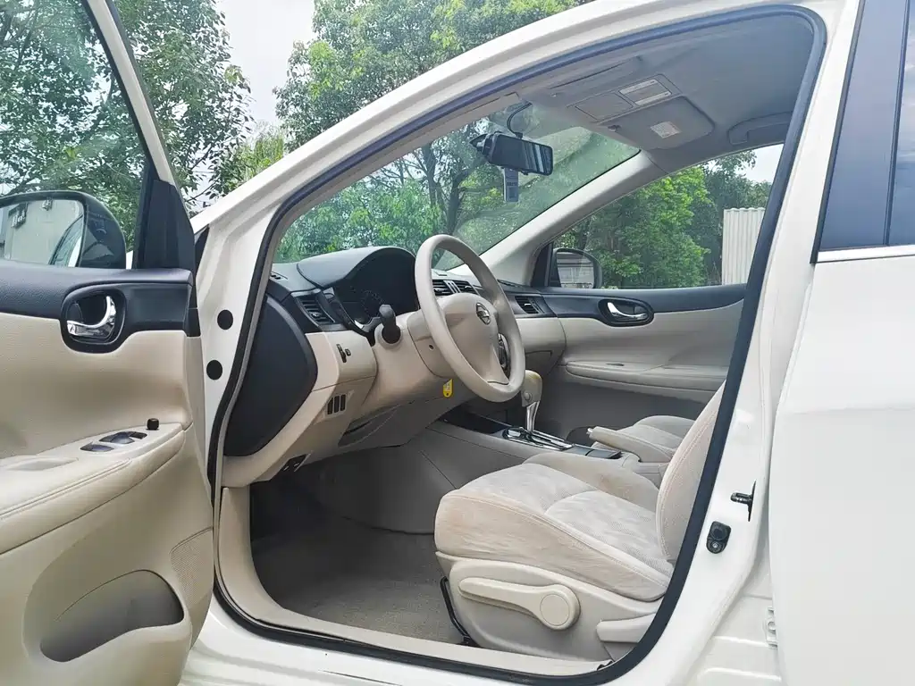 Nissan Tiida 2012