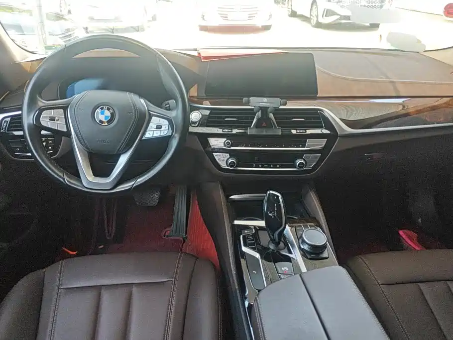 BMW 5 Series 2020 — фото 12