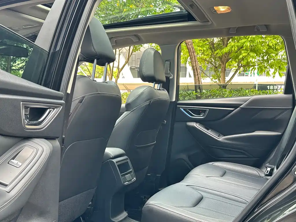 Subaru Forester 2018 — фото 8