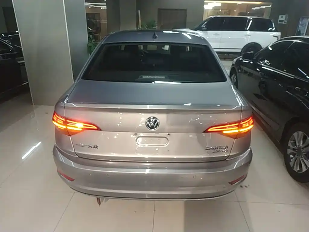 Volkswagen Sagitar 2021